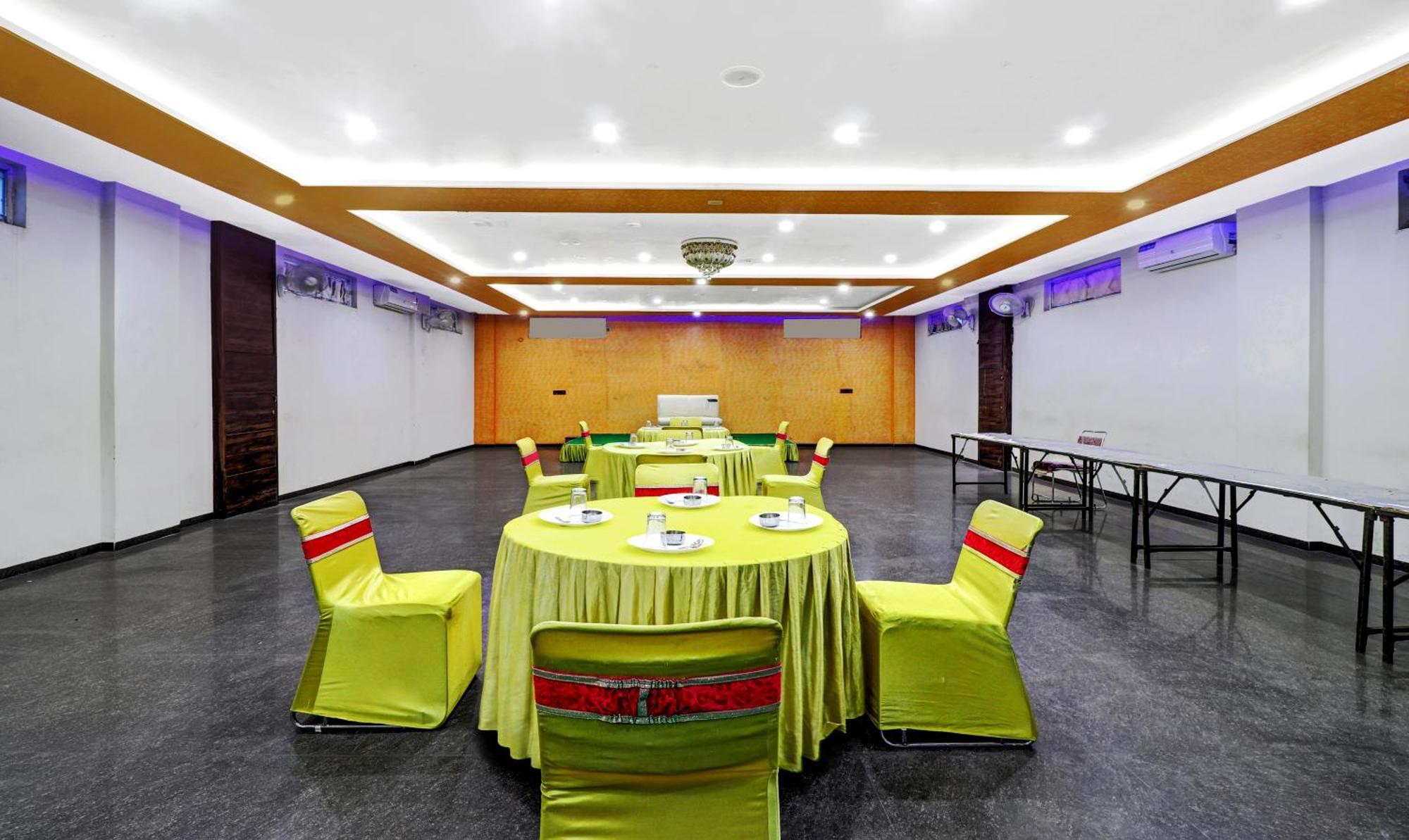 Itsy Hotels Anjali Mahal, 500 Mtrs From Mathura Railway Station Ngoại thất bức ảnh