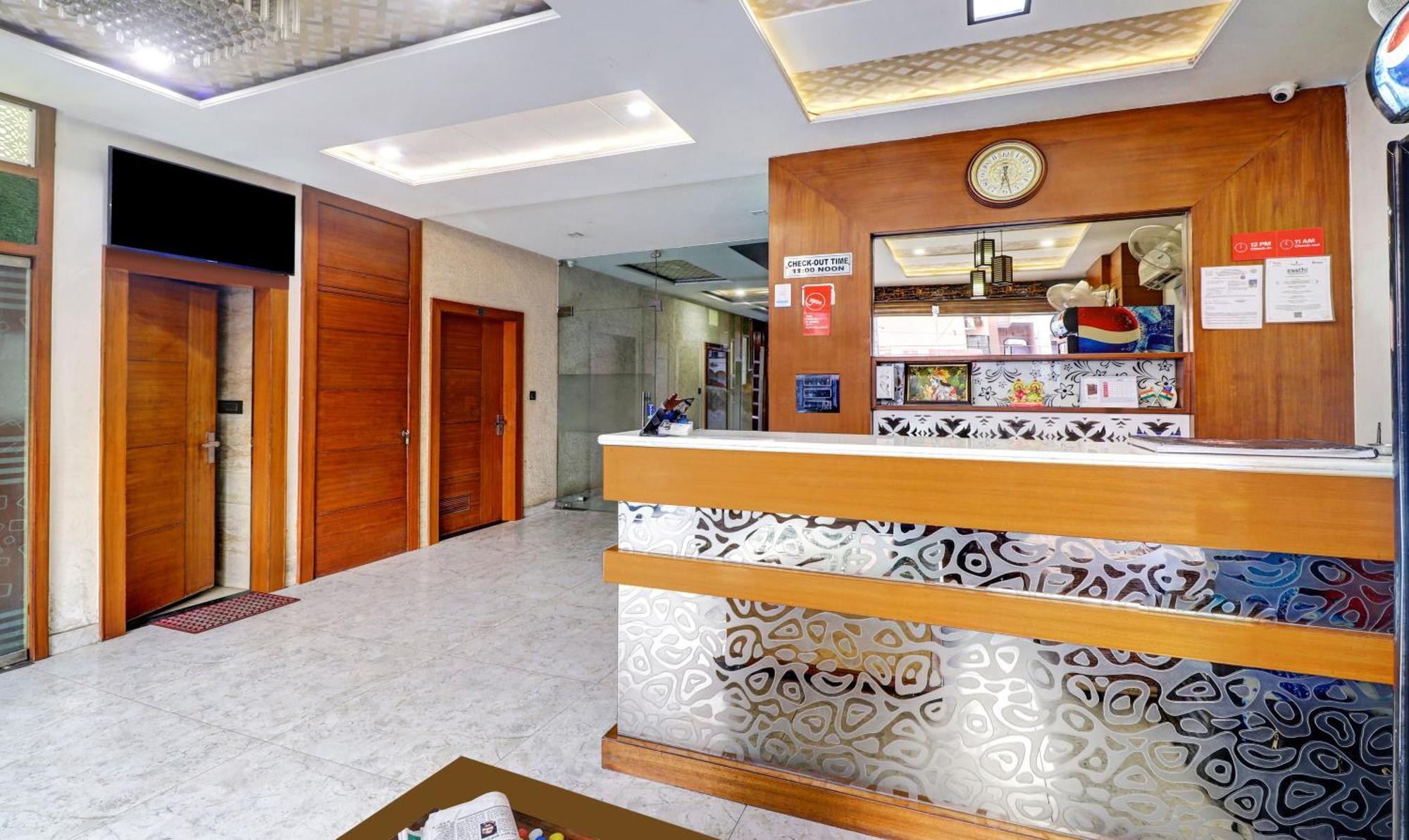 Itsy Hotels Anjali Mahal, 500 Mtrs From Mathura Railway Station Ngoại thất bức ảnh