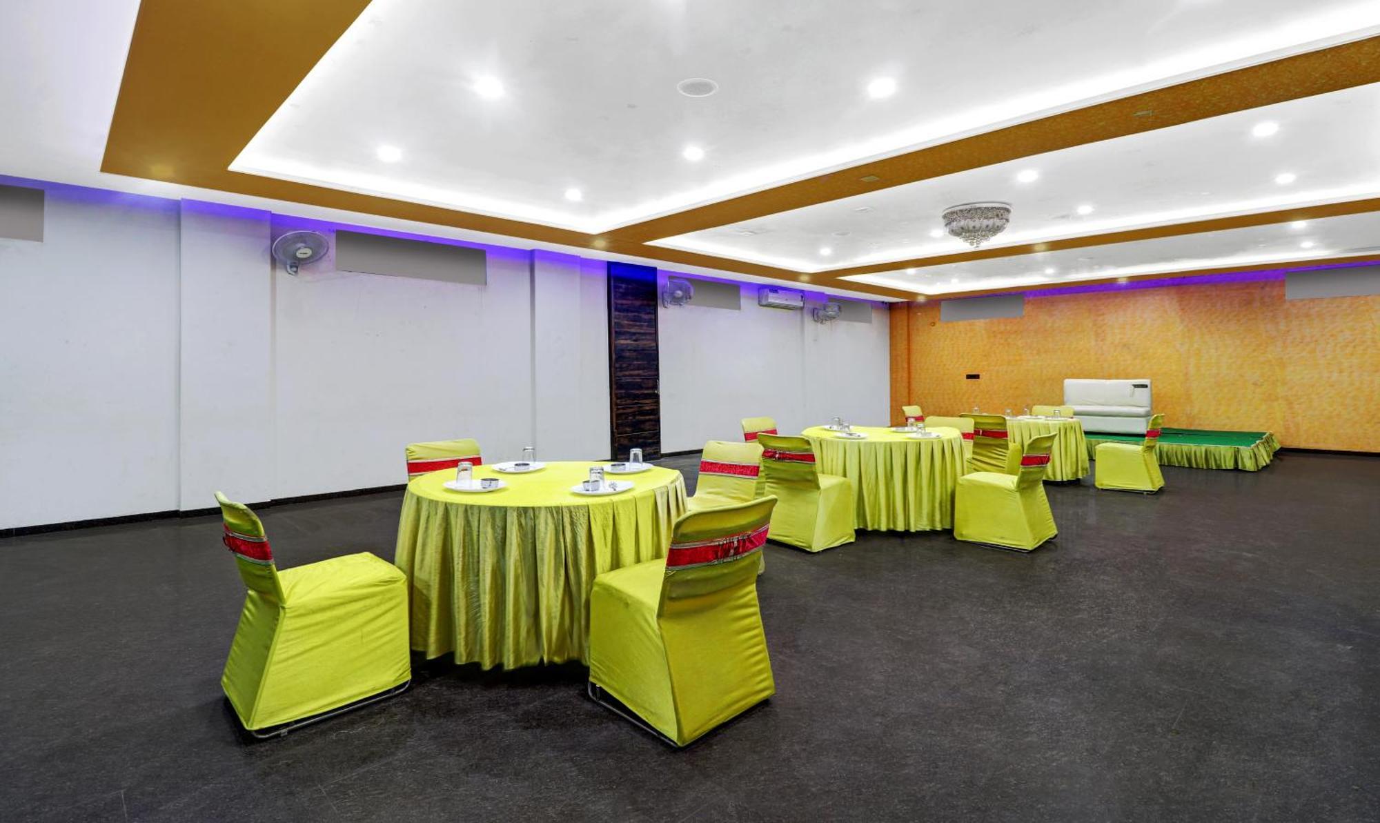 Itsy Hotels Anjali Mahal, 500 Mtrs From Mathura Railway Station Ngoại thất bức ảnh